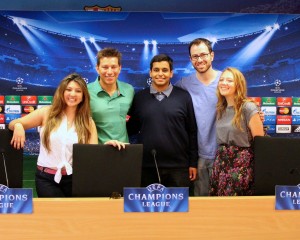 Karen, Lucas, Vinícius, Julius e Mariana na sal de imprensa da Cidade Esportiva Joan Gamper. FOTO: LD Sport News.
