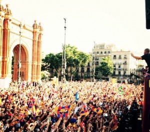 A torcida do FC Barcelona nas ruas da cidade