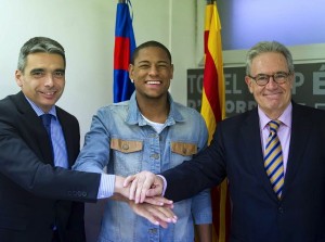 Robert assina contrato com o Barça