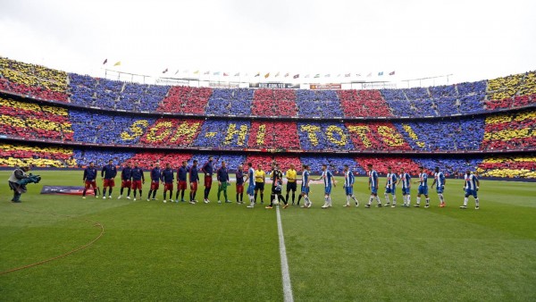 O mosaico do Camp Nou no dérbi catalão