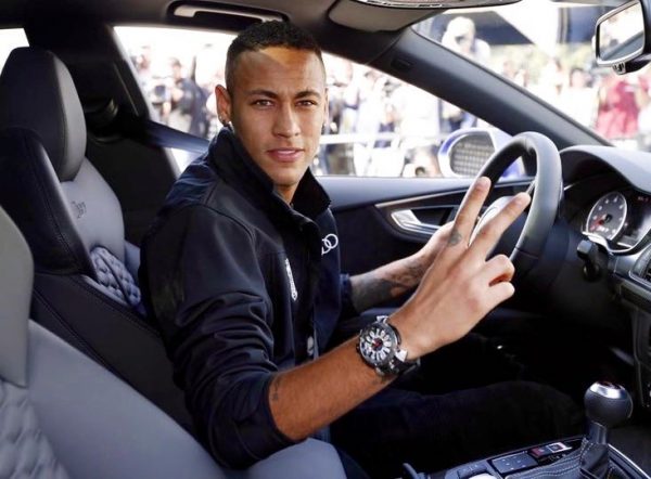 Neymar com seu novo Audi