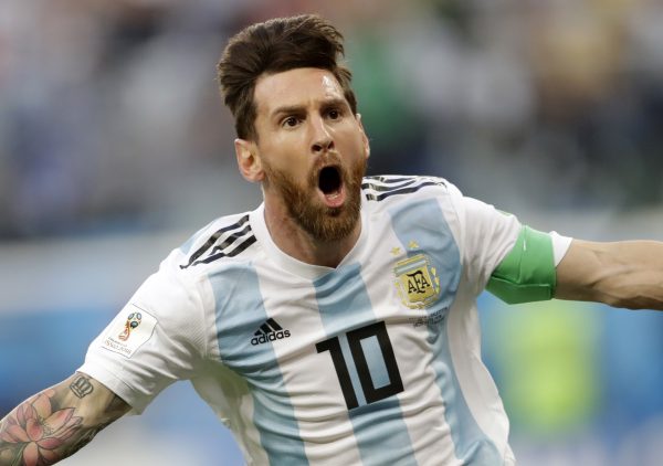 Messi comemora o golaço contra a Nigéria
