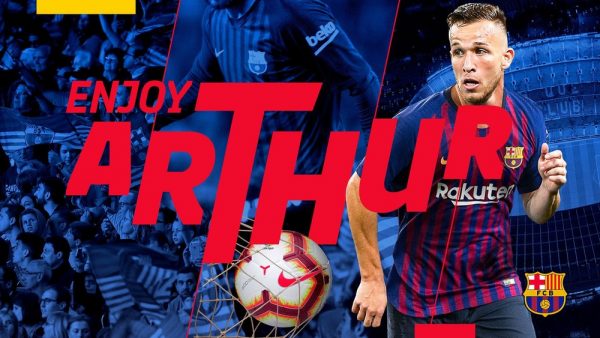 A foto do anuncio oficial feito pelo Barça