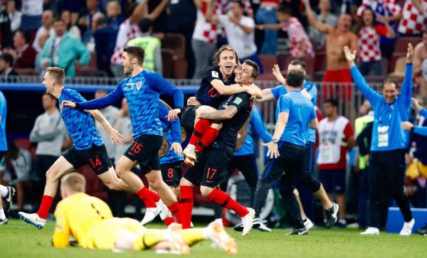 Modric e Mandzukic celebram a vitória histórica