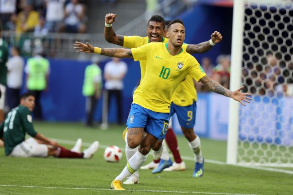 Neymar comemora o gol contra México