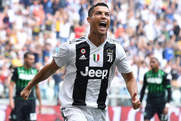 Cristiano Ronaldo comemora a 'dobradinha' na vitória contra o Sassuolo