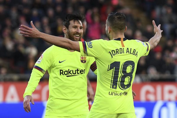 Messi comemora com Alba o segundo gol do Barça contra o Girona, pela Liga Espanhola