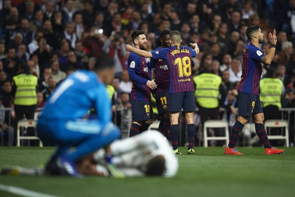 Os craques do Barça comemoram um gol no Bernabéu 