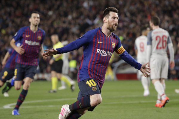 Messi comemora o 600º da carreira na vitória por 3 a 0 diante do Liverpool, no Camp Nou