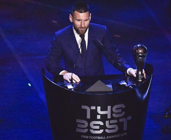 Messi recebendo o FIFA The Best 2019