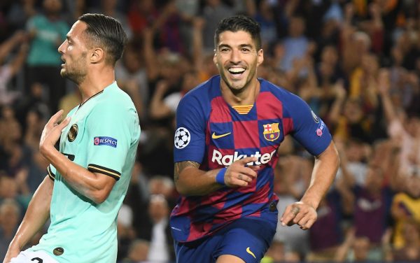 Suárez celebrando mais um gol no Camp Nou