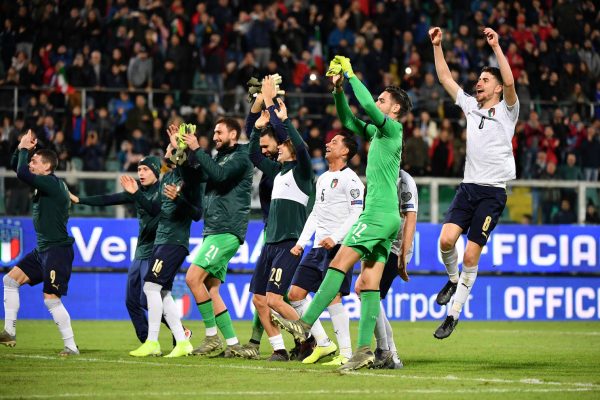 Os jogadores da Itália comemoram a goleada histórica por 9 a 1 contra a Armênia. no Estádio Renzo Barbera, em Palermo