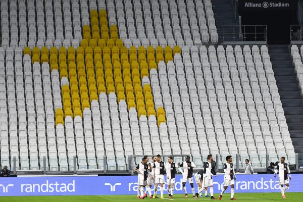 A imagem curiosa do Allianz Stadium completamente vazio no Juventus x Internazionale. 